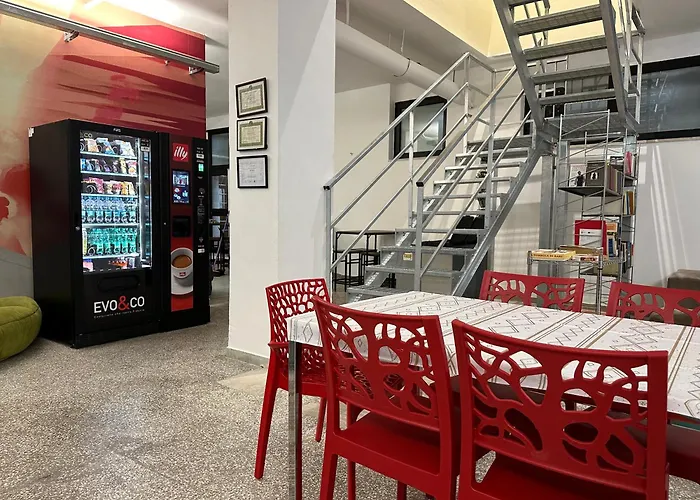 Cconforthotels Host * باري