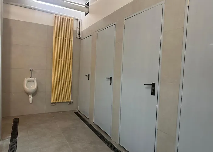 Cconforthotels Host بيت شباب *