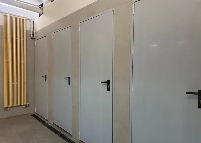 Cconforthotels Host * בארי