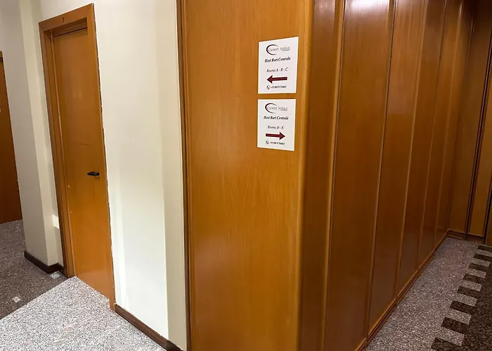 ホステル Cconforthotels Host バーリ