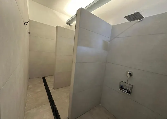 Cconforthotels Host * باري